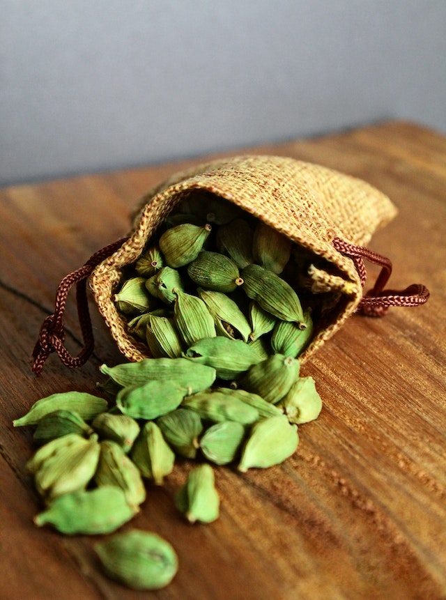 10 Benefits of Cardamom: Beyond Its Aromatic and Culinary Offerings