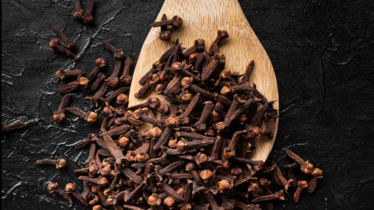 Cloves: here’s 8 Sweet Secrets and Astounding Benefits.