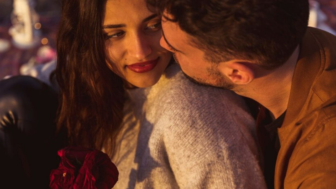 30 Signs a Man Loves You Deeply: How to Identify True Love in a Relationship